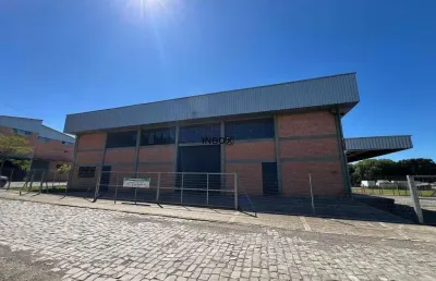 Inbox cia imobiliária aluga - pavilhão com docas e pátio cercado.