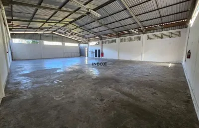Pavilhão com 400² as margens da rodovia na cidade de farroupilha