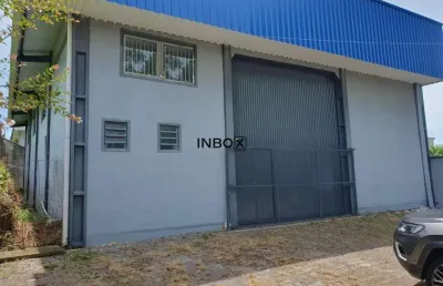 Inbox cia imobiliária aluga pavilhão com 300m² + 60m² de mezanino no santo antão