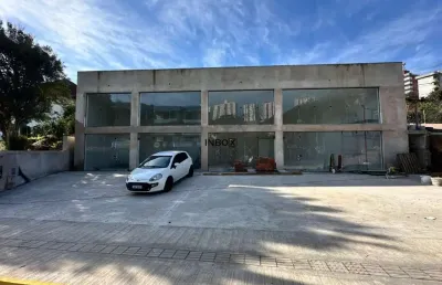 Inbox cia imobiliaria aluga em bento gonçalves - sala comercial de esquina nova, no bairro borgo.