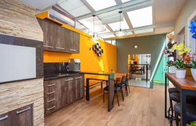 Sobrado mobiliado em condomínio | 4 dormitórios | 200 m² | à venda por r$ 1.230.000 - água verde - curitiba/pr