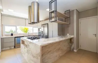 Casa de alto padrão em condomínio fechado – 4 suítes, piscina e energia solar em santa felicidade