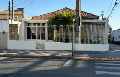 Ótima casa em esquina comercial, ampla e localização privilegiada!!!