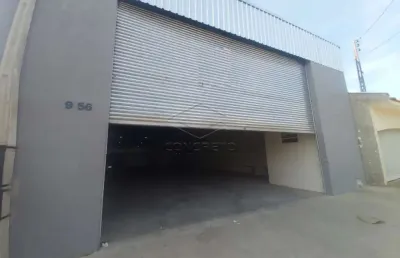 Excelente galpão com cerca de 230m², porta elétrica em ótima localização!!!