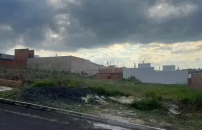 Casa à venda no Residencial Lívia, Botucatu 