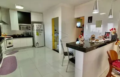 Encantadora residência de 450m² no prestigiado condomínio vale florido i