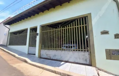Casa com 3 quartos à venda na Vila Professor Simões, Agudos 