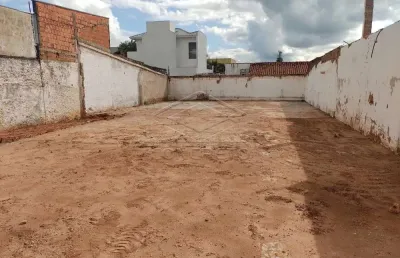 Excelente terreno plano e encaixado, perfeito para barracão ou residência!