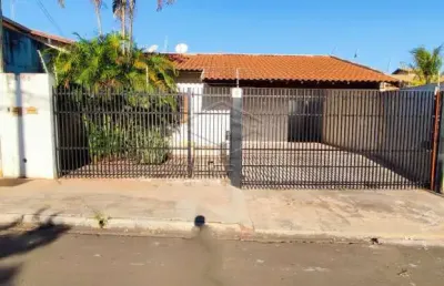Linda casa com 03 dormitórios próx. as av. nossa sen. de fatima e getúlio vargas