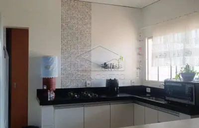 Casa com 3 quartos para alugar no Jardim Ypê, Botucatu 