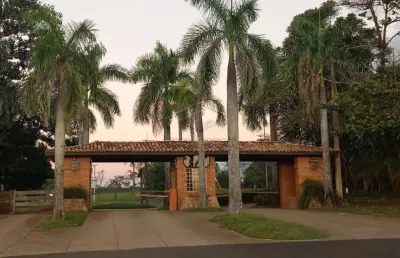 Excelente casa em condomínio fechado, estilo chácaras ? conforto, privacidade e lazer em um só lugar!