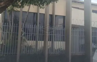 Casa com 3 quartos para alugar no Jardim Marambá, Bauru 