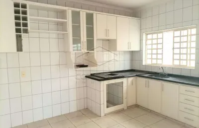 Casa com 3 quartos para alugar no Jardim Morumbi, Lençóis Paulista 