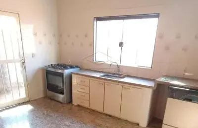 Casa com 4 quartos para alugar no Centro, Lençóis Paulista 