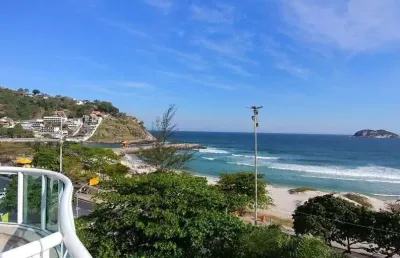 Quatro paredes vende na orla do pepê! no **condomínio maximum cobertura 158m2 2 qts