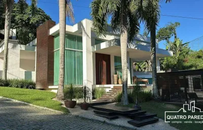 Quatro paredes imóveis vende casa de luxo e magnífica em pendotiba, niterói, ao lado do country clube de niterói.