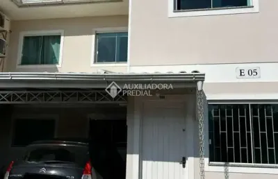Casa em condomínio fechado com 2 quartos à venda na rua vidal vicente andrade, 251, forquilhas, são josé, 120 m2 por r$ 614.800