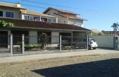 Casa no floresta com 3 quartos para locação, 143 m²