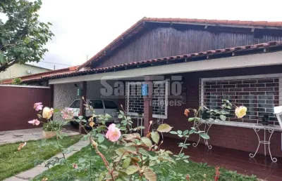 Casa linear com 2 quartos, com amplo quintal e piscina, em campo grande