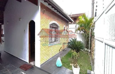 Casa térrea com 03 dormitórios na martim de sá - 400 metros da praia