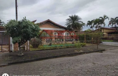 Casa térrea porto novo com 03 dormitórios e edícula completa.