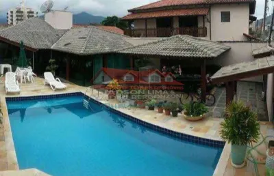 Linda casa na prainha na martim de sá, dispondo de 4 dormitórios, 3 suítes.