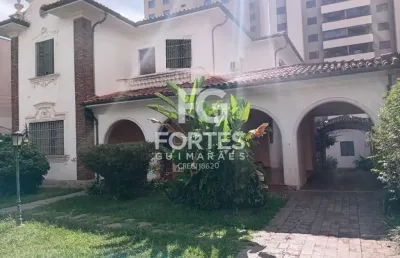 Imóvel comercial ou residencial, 05 quartos sendo 02 suítes, 06 salas, edícula, 855 m² de terreno, centro