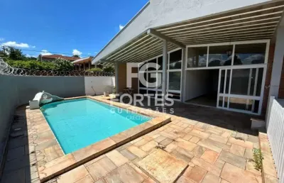 Casa comercial para locação, 06 quartos sendo 01 suíte, 420 m² de área construída