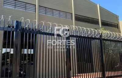Salão/ galpão com 842 m² em vão livre e com docas, pé direito alto + mezanino 120m² com sala para escritório, no parque industrial lagoinha;