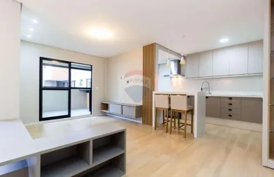 Apartamento agua verde, 3 quartos, 1 suíte e sacada com churrasqueira.
