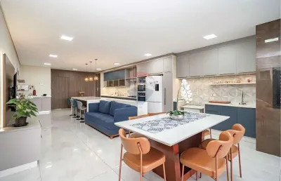Casa alto padrão com 289,87m², 4 quartos sendo 2 suítes, 4 vagas, piscina e quintal - bairro alto