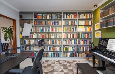 Casa com 5 quartos à venda na rua avelino lucchesi, 130, pilarzinho, curitiba, 232 m2 por r$ 900.000