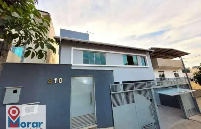 Casa alto padrão com 3 quartos, suíte com closet, quintal no melhor bairro da zona norte, no recanto da mata, por r$ 950 mil