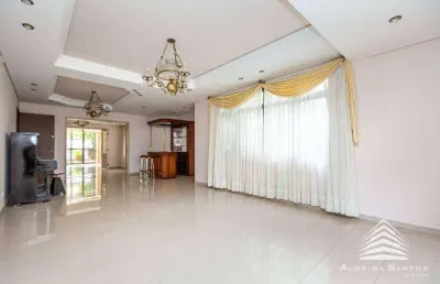 Casa em condomínio no bigorrilho 5 quartos, suíte master com hidromassagem, espaço gourmet, lareira, cozinha integrada e fácil acesso ao comércio.