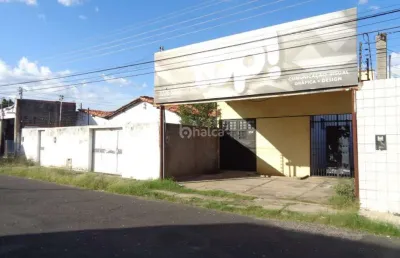 Casa comercial com ponto amplo à venda no bairro centro-norte, teresina