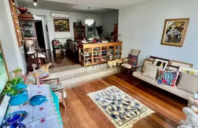 Apartamento frente, sol da manha, a venda no miolo da praia do canto