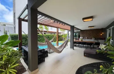 Casa à venda em condomínio fechado  – alto padrão e pronta para morar!