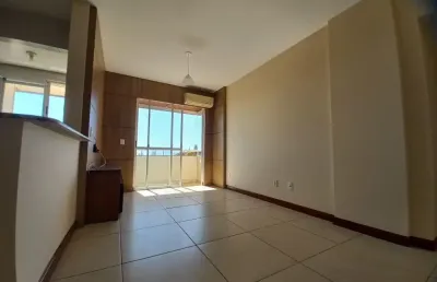 Apartamento de dois dormitórios com vista para o mar no jardim cidade de florianópolis.