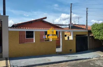Casa 2 quartos com 2 banheiros, sala grande  com terreno inteiro de 250 m2