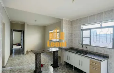 Casa 3 quartos com sala de jantar/cozinha além de um grande terreno