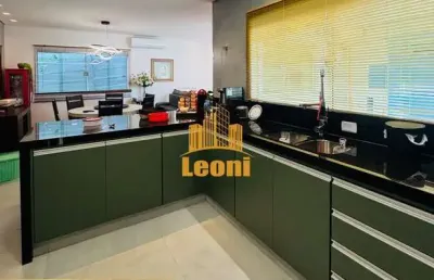 Casa 2 qts com 1 suíte + piscina com acabamento excepcional