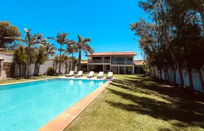 Venda/ casa pé na areia com vista deslumbrante na marina de búzios.