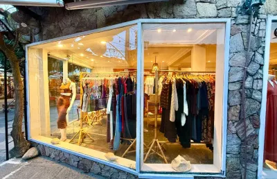 À venda: galeria com 7 lojas locadas e casa com piscina na rua das pedras, armação dos búzios