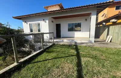 Aluguel/ casa 3 quartos no condomínio green ville 1/ armação dos búzios.