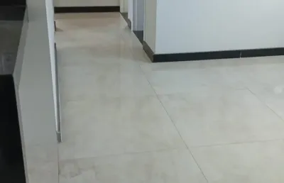 Apartamento duplex,  com cobertura,  está localizado no bairro santa mônica, em belo horizonte,  possui 90 metros quadrados com sala, cozinha, 3 quartos, 1 banheiro, no primeiro andar. no segundo anda