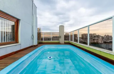 Cobertura 262 m², 4 dormitórios e 2 vagas no coração do menino deus