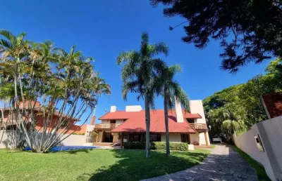 Inbox cia imobiliria aluga excelente casa na parte alta da vila assunção, semi mobiliada, com 452 m² privativos, em ótima localização.