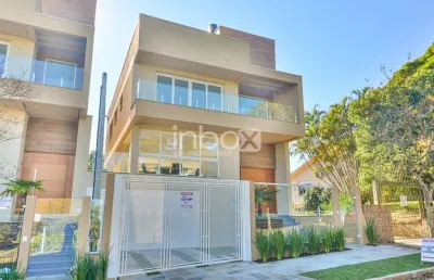 Casa com 3 quartos à venda na Rua Coroados, 754, Vila Assunção, Porto Alegre