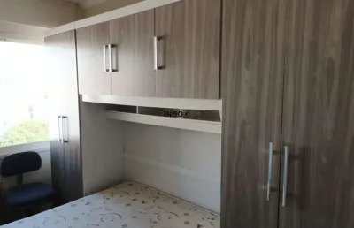 Apartamento com um dormitório 100% mobiliado com uma vaga de garagem