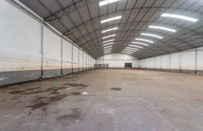Pavilhão de 3.000m² com 20 vagas e estrutura completa para logística